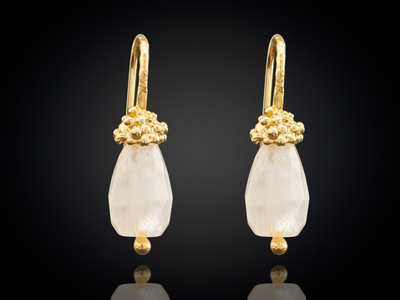 uit de collectie - Goldfilled oorhangers met maansteen | Jeh Jewels
