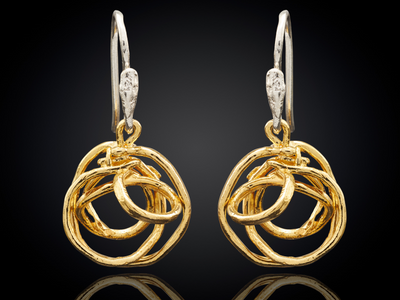 Zilveren oorhangers met goldfilled krul | Jeh Jewels